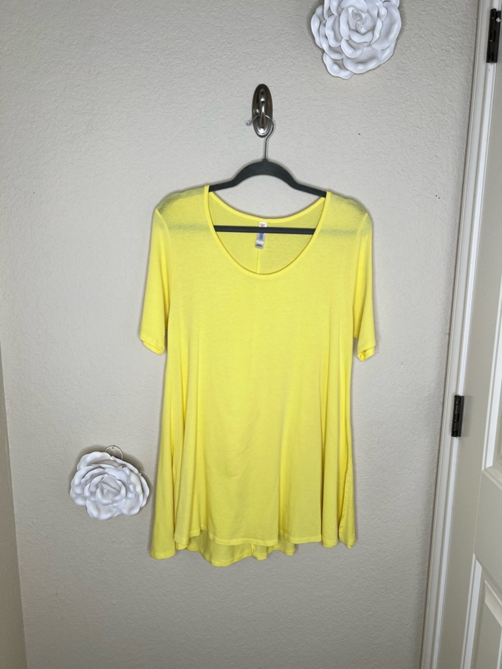 NTM LuLaRoe Perfect T Yellow Swing Top Side Slit Half Sleeve Large - Picture 2 of 14